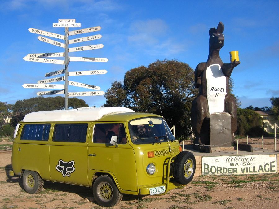 Ethel and Giant kangaroo at the Border Village, WA