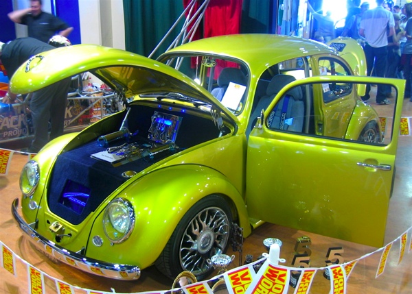 Gorgeous paint job, cool wheels on this Beetle show car